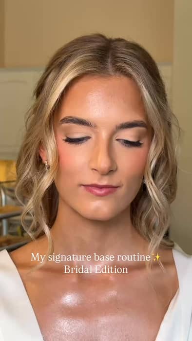 The walkthrough of my signature base routine for my bride Lauren! These products are my go tos when it comes to creating that flawless, glowing skin that every bride desires :) but makeup that looks like this always needs proper skin prep!
My signature skin prep video is coming soon! Follow along for more bridal makeup content!✨
Products:
@diorbeauty backstage face & body foundation
@makeupforever hd skin palette
@rarebeauty liquid blush
@makeupbymario powder bronzer
@milanicosmetics baked blush
#bridalmakeupartist #californiamakeupartist #bridalmakeup #signaturemakeup #makeupinspo